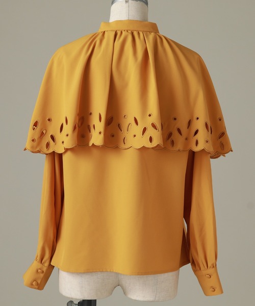 Cheek(チーク)の「オリジナル刺繍ケープブラウス(シャツ/ブラウス・レディース・カーキ/イエロー/アイボリー・MEDIUM)」の8枚目の写真