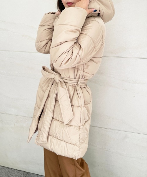 StyleSea（スタイルシー）の「ロングフードエコダウンジャケット（ダウンジャケット/コート・レディース・ベージュ/モカ・MEDIUM）」の18枚目の写真