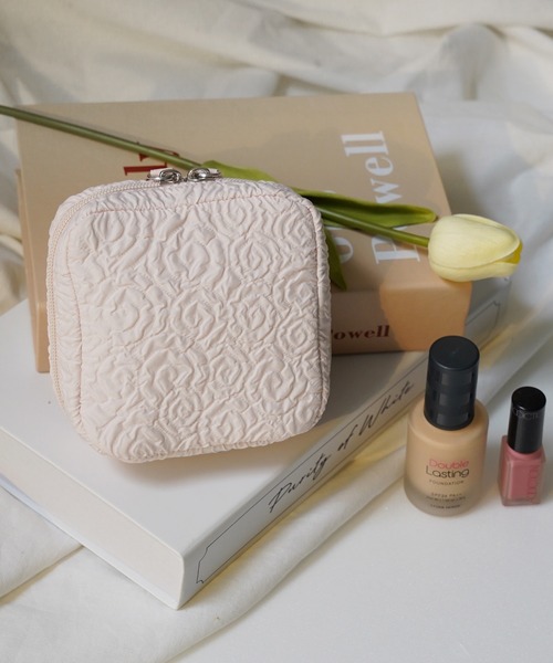 IAMUSE(アイアミューズ)の「ミニサイズコンパクトスクエアポーチ/ロゴタイプ/ふくれフラワージャガードタイプ 化粧ポーチ R0340【IAMUSE】(ポーチ・レディース・ブルーグレー/ベージュ/グレイッシュベージュ/ライトグレー/パープル/チャコールグレー/イエロー/パープル系/ミント/ピンク/サンドベージュ/グレー/ピンク系その他/グレー系その他/パープル系その他/グリーン系その他/スモーキーグリーン系/ローズ系/アイボリー系/ベージュ系その他・FREE)」の19枚目の写真