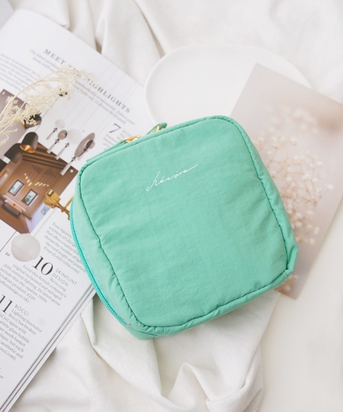 IAMUSE(アイアミューズ)の「ミニサイズコンパクトスクエアポーチ/ロゴタイプ/ふくれフラワージャガードタイプ 化粧ポーチ R0340【IAMUSE】(ポーチ・レディース・ブルーグレー/ベージュ/グレイッシュベージュ/ライトグレー/パープル/チャコールグレー/イエロー/パープル系/ミント/ピンク/サンドベージュ/グレー/ピンク系その他/グレー系その他/パープル系その他/グリーン系その他/スモーキーグリーン系/ローズ系/アイボリー系/ベージュ系その他・FREE)」の12枚目の写真