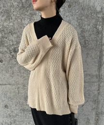 センターライン透かし編みニット
