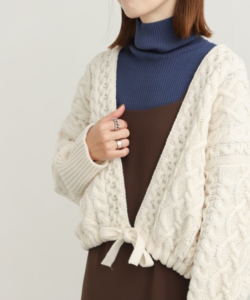URBAN RESEARCH DOORS（アーバンリサーチドアーズ）の「ケーブルボレロカーディガン（ニット/セーター・レディース・グレー/ホワイト・MEDIUM）」の6枚目の写真