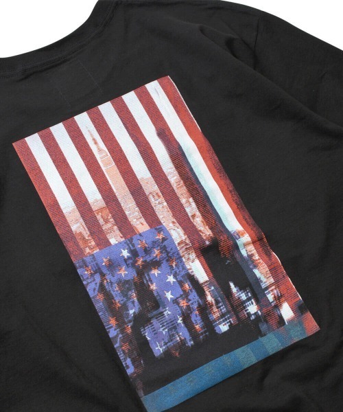 am（エーエム）の「エーエム [am] - フラッグ グラフィック 半袖 Tシャツ [FLAG TEE]（Tシャツ/カットソー・メンズ・ブラック/ホワイト/グリーン・L/XL/XXL）」の7枚目の写真
