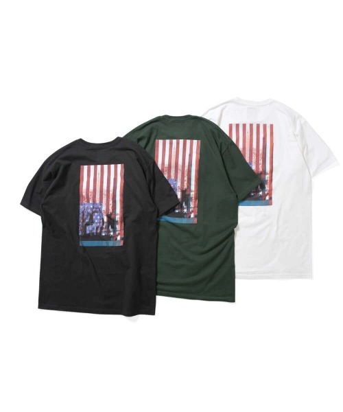 am（エーエム）の「エーエム [am] - フラッグ グラフィック 半袖 Tシャツ [FLAG TEE]（Tシャツ/カットソー・メンズ・ブラック/ホワイト/グリーン・L/XL/XXL）」の5枚目の写真