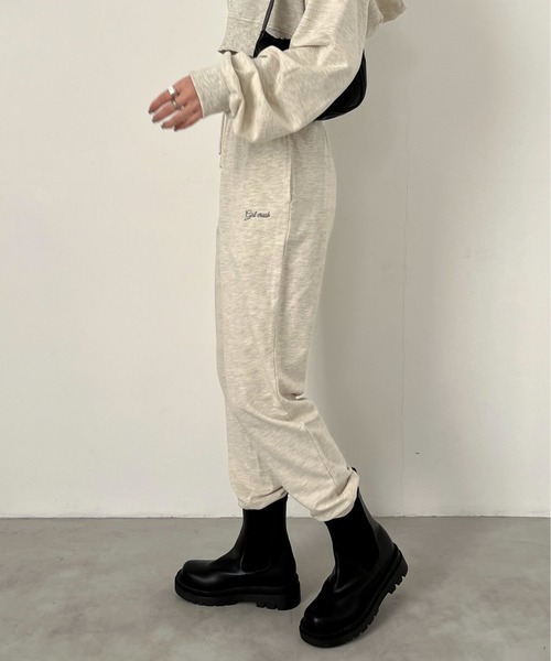 EPIMI E'PIMMY(エピミエピミー)の「〈Set upにも〉Girl crushスウェットパンツ(スウェットパンツ・レディース・オートミール/オリーブ・MEDIUM)」の4枚目の写真