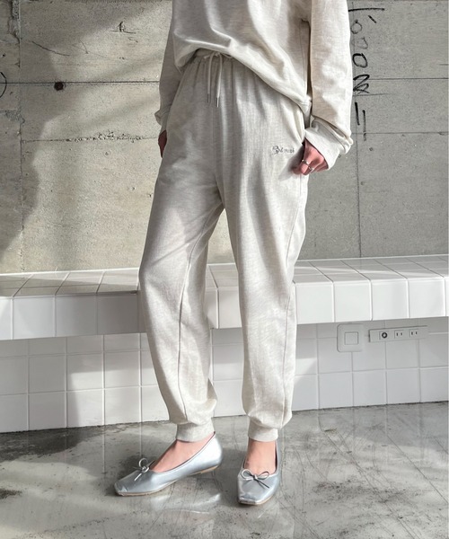 EPIMI E'PIMMY(エピミエピミー)の「〈Set upにも〉Girl crushスウェットパンツ(スウェットパンツ・レディース・オートミール/オリーブ・MEDIUM)」の19枚目の写真