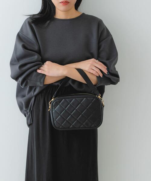 RODE SKO(ロデスコ)の「キルティングスクエアバッグ(ショルダーバッグ・レディース・オフホワイト/ブラック/ライトインディゴブルー・ONE)」の5枚目の写真