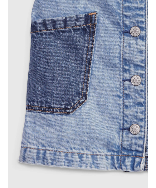 GAP(ギャップ)の「ウォッシュウェル パッチワーク デニム サロペットスカート (幼児)(ジャンパースカート・キッズ・ライトインディゴブルー・3 YRS/18-24M/12-18M/4 YRS/2 YRS/5 YRS)」の3枚目の写真