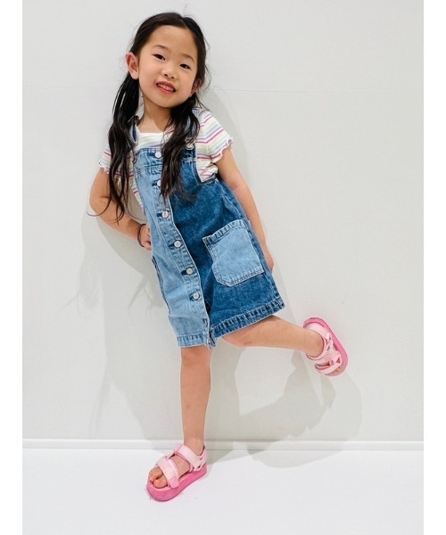 GAP(ギャップ)の「ウォッシュウェル パッチワーク デニム サロペットスカート (幼児)(ジャンパースカート・キッズ・ライトインディゴブルー・3 YRS/18-24M/12-18M/4 YRS/2 YRS/5 YRS)」の7枚目の写真