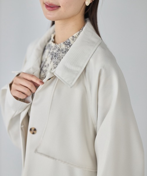 tocco closet（トッコ　クローゼット）の「【限定】ベルト付きヨーク切り替え２ＷＡＹカラーコート（ステンカラーコート・レディース・アイボリー/ベージュ/ブラック・M）」の5枚目の写真