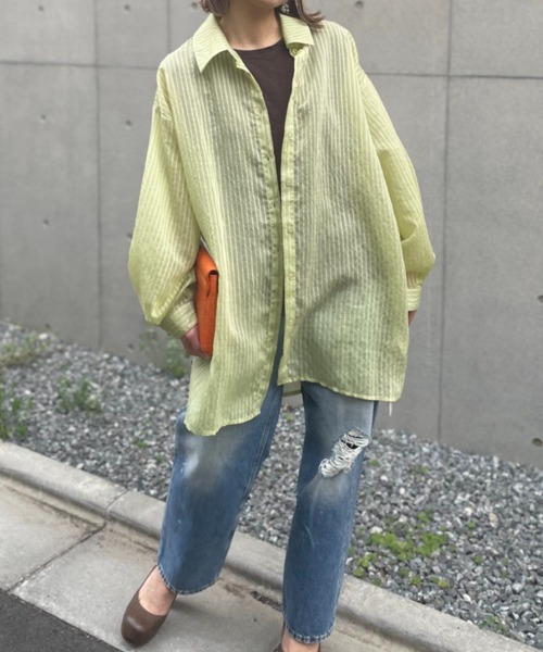 mi via loca(ミヴィアロカ)の「シアーストライプビッグシャツ(シャツ/ブラウス・レディース・ピンク/グリーン/アイボリー・FREE)」の3枚目の写真
