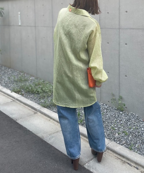 mi via loca(ミヴィアロカ)の「シアーストライプビッグシャツ(シャツ/ブラウス・レディース・ピンク/グリーン/アイボリー・FREE)」の10枚目の写真