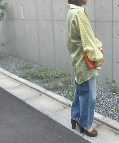 mi via loca(ミヴィアロカ)の「シアーストライプビッグシャツ(シャツ/ブラウス・レディース・ピンク/グリーン/アイボリー・FREE)」の15枚目の写真