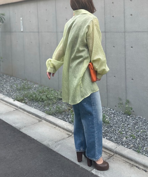 mi via loca(ミヴィアロカ)の「シアーストライプビッグシャツ(シャツ/ブラウス・レディース・ピンク/グリーン/アイボリー・FREE)」の14枚目の写真