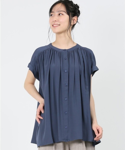 m.f.editorial（エムエフエディトリアル）の「m.f.エディトリアル レディース アイスグログラン バンドカラー半袖ブラウス（シャツ/ブラウス・レディース・イエロー系その他/ネイビー・LARGE/MEDIUM）」の2枚目の写真