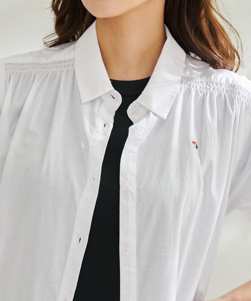 Arnold Palmer（アーノルドパーマー）の「ギャザー 半袖 シャツワンピース（シャツワンピース・レディース・ホワイト/ブラック/サックスブルー・S/M/L）」の4枚目の写真