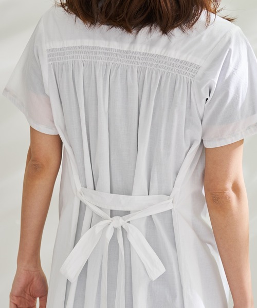 Arnold Palmer（アーノルドパーマー）の「ギャザー 半袖 シャツワンピース（シャツワンピース・レディース・ホワイト/ブラック/サックスブルー・S/M/L）」の8枚目の写真