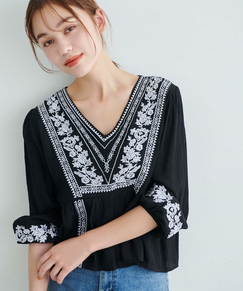 Edit Sheen(エディットシーン)の「刺繍切り替えブラウス(シャツ/ブラウス・レディース・ブラック/サックスブルー・M)」の1枚目の写真