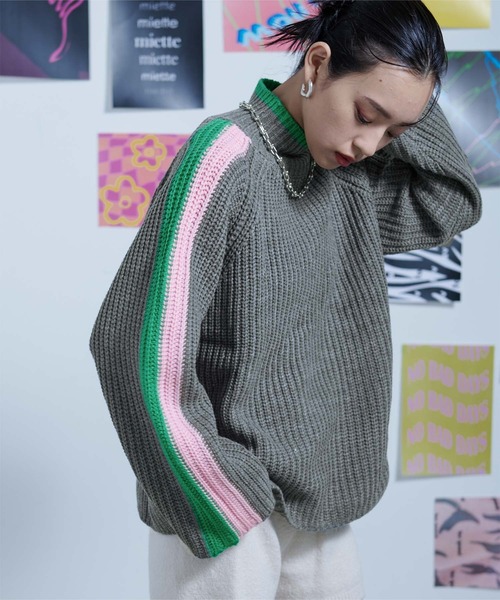 miette（ミエット）の「配色ラインハイネックニット（ニット/セーター・レディース・ライトベージュ/グレー/ネイビー/ブラック/カーキ・FREE）」の7枚目の写真