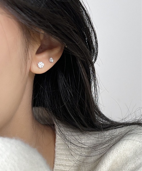 LA VORAGINE(ラ ヴォラジネ)の「金属アレルギー対応ジルコンミニピアス(ピアス(両耳用)・レディース・シルバー・S/M/L)」の1枚目の写真