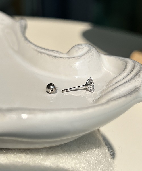 LA VORAGINE(ラ ヴォラジネ)の「金属アレルギー対応ジルコンミニピアス(ピアス(両耳用)・レディース・シルバー・S/M/L)」の9枚目の写真