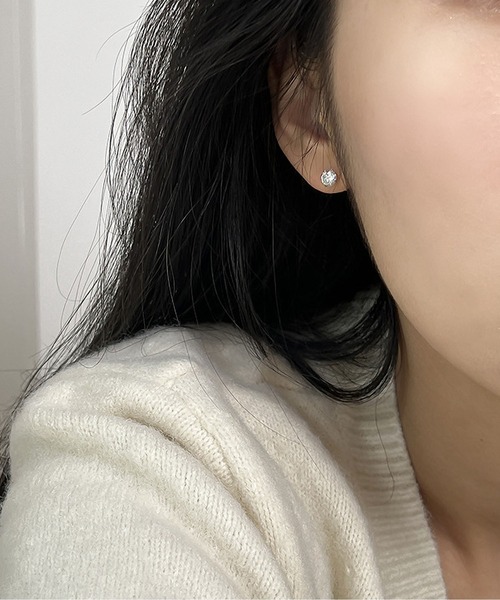 LA VORAGINE(ラ ヴォラジネ)の「金属アレルギー対応ジルコンミニピアス(ピアス(両耳用)・レディース・シルバー・S/M/L)」の4枚目の写真