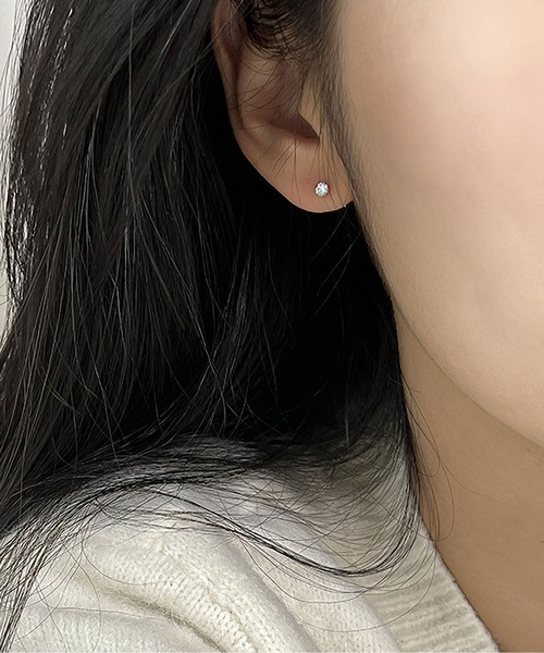 LA VORAGINE(ラ ヴォラジネ)の「金属アレルギー対応ジルコンミニピアス(ピアス(両耳用)・レディース・シルバー・S/M/L)」の2枚目の写真