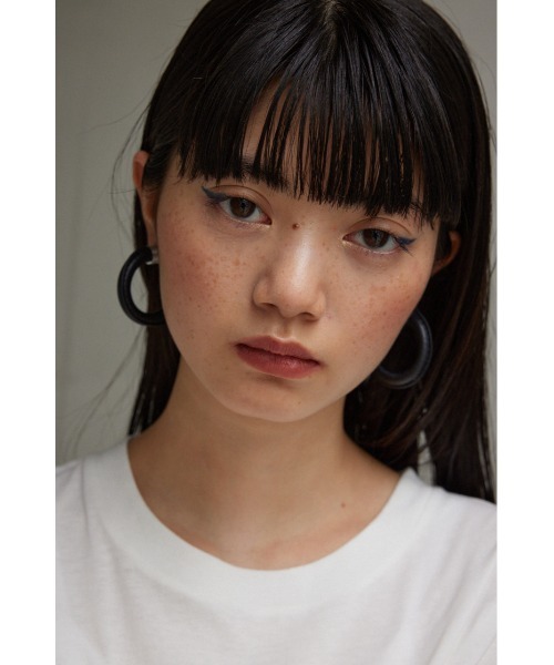 AZUL by moussy(アズールバイマウジー)の「フェイクレザービッグフープピアス(ピアス(両耳用)・レディース・ブラック/アイボリー・FREE)」の10枚目の写真