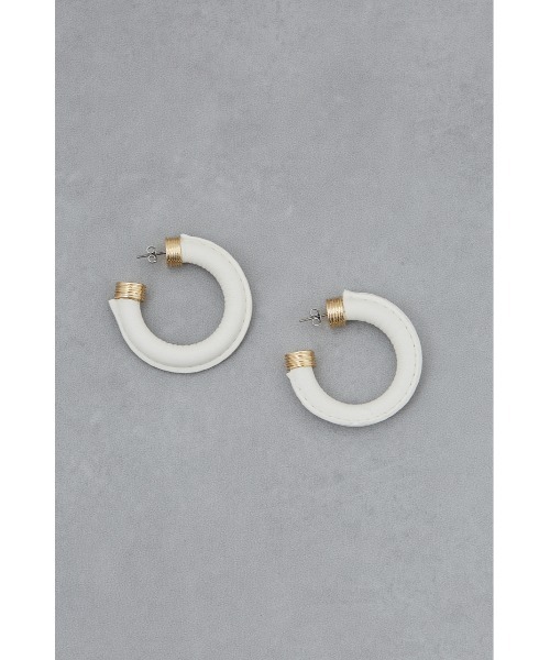 AZUL by moussy(アズールバイマウジー)の「フェイクレザービッグフープピアス(ピアス(両耳用)・レディース・ブラック/アイボリー・FREE)」の14枚目の写真