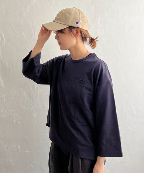 LBC（エルビーシー）の「刺繍ミニ裏毛8分袖プルオーバー（Tシャツ/カットソー・レディース・オフホワイト/チャコールグレー・M）」の2枚目の写真