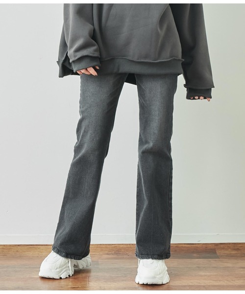 ANAP（アナップ）の「ストレッチフレアデニムパンツ（デニムパンツ・レディース・ブラック/ブルー・M/S）」の3枚目の写真