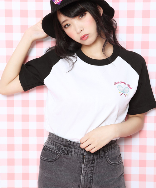 WC(ダブル シー)の「WC/ワンポイント刺繍ラグランカットソー(Tシャツ/カットソー・レディース・ブラック/ネイビー/レッド・FREE)」の2枚目の写真