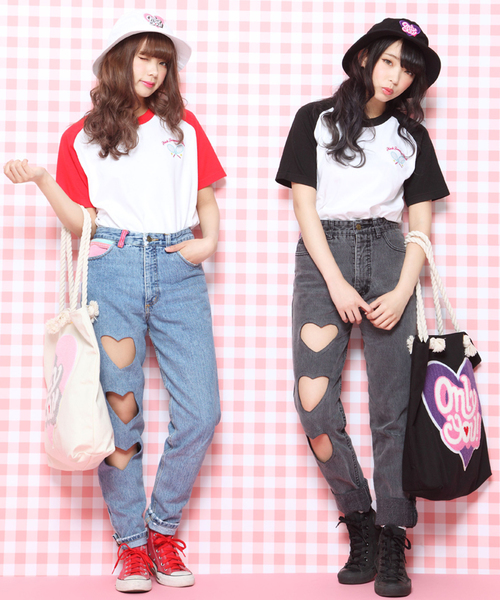 WC(ダブル シー)の「WC/ワンポイント刺繍ラグランカットソー(Tシャツ/カットソー・レディース・ブラック/ネイビー/レッド・FREE)」の4枚目の写真