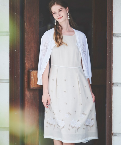 LAISSE PASSE(レッセパッセ)の「《LAISSE PASSE PREMIUM LINE》リリーオパールカーディガン(カーディガン/ボレロ・レディース・アイボリー/ベージュ/ネイビー・MEDIUM)」の10枚目の写真