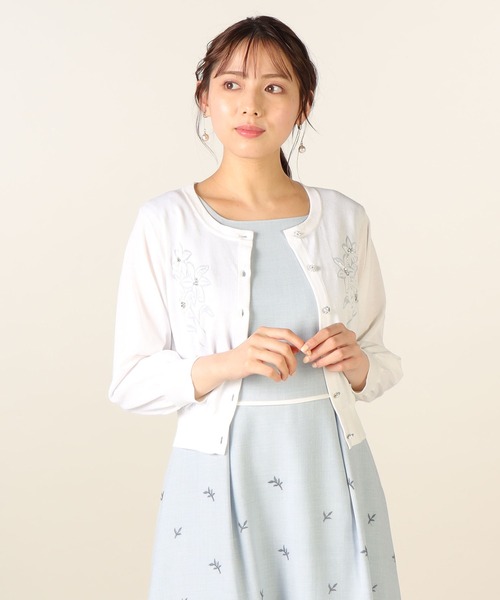 LAISSE PASSE(レッセパッセ)の「《LAISSE PASSE PREMIUM LINE》リリーオパールカーディガン(カーディガン/ボレロ・レディース・アイボリー/ベージュ/ネイビー・MEDIUM)」の22枚目の写真