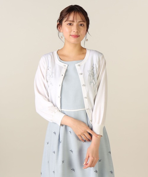 LAISSE PASSE(レッセパッセ)の「《LAISSE PASSE PREMIUM LINE》リリーオパールカーディガン(カーディガン/ボレロ・レディース・アイボリー/ベージュ/ネイビー・MEDIUM)」の13枚目の写真