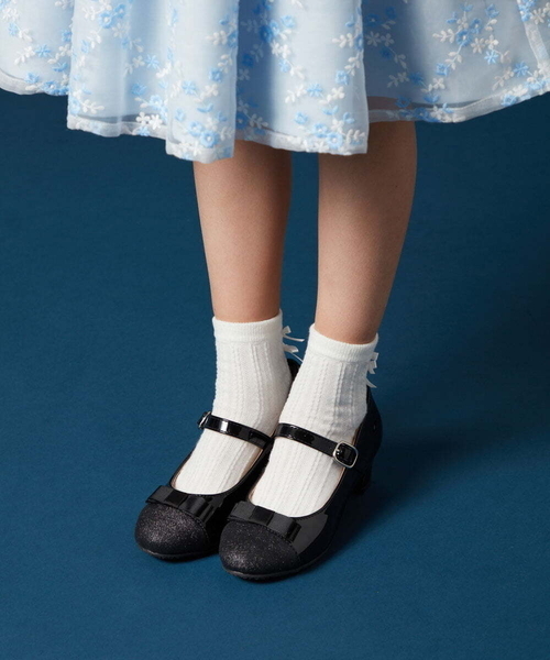 a.v.v（アーヴェヴェ）の「[18-20cm][CEREMONY STYLE]リボン付きラメヒールパンプス（パンプス・キッズ・ブラック/アイボリー・20/18/19）」の17枚目の写真