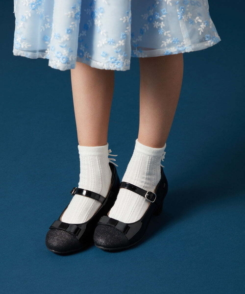 a.v.v（アーヴェヴェ）の「[18-20cm][CEREMONY STYLE]リボン付きラメヒールパンプス（パンプス・キッズ・ブラック/アイボリー・20/18/19）」の16枚目の写真