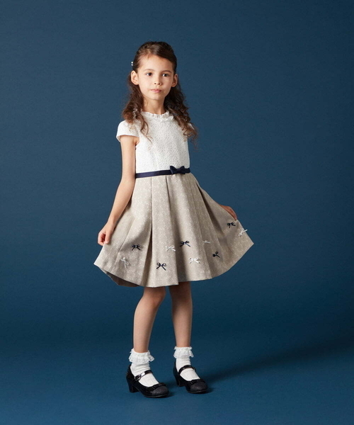 a.v.v（アーヴェヴェ）の「[18-20cm][CEREMONY STYLE]リボン付きラメヒールパンプス（パンプス・キッズ・ブラック/アイボリー・20/18/19）」の11枚目の写真