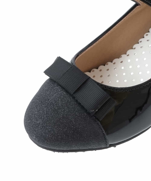 a.v.v（アーヴェヴェ）の「[18-20cm][CEREMONY STYLE]リボン付きラメヒールパンプス（パンプス・キッズ・ブラック/アイボリー・20/18/19）」の18枚目の写真