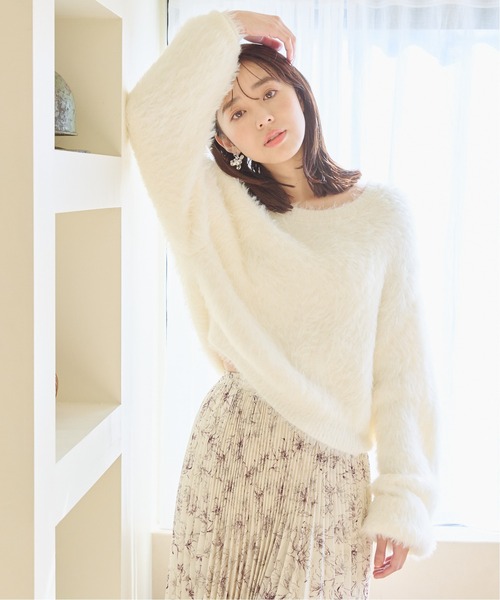 mysty woman(ミスティウーマン)の「フェザークルーネックプルオーバー 994624(ニット/セーター・レディース・ピンク系その他/オフホワイト/グレー/ベージュ系その他・FREE)」の2枚目の写真