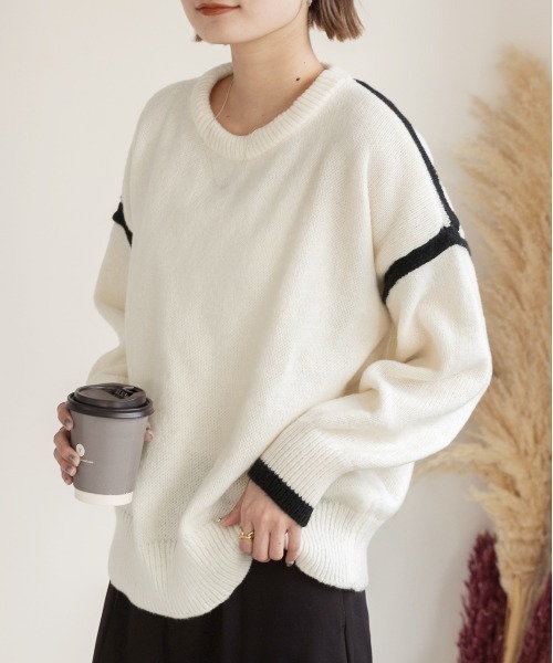 ad thie（アドティエ）の「ゆったり・クルーネック 配色ラインデザインニット（ニット/セーター・レディース・グレー/オフホワイト・FREE）」の7枚目の写真