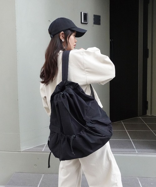 CORNERS(コーナーズ)の「ナイロンドロストナップサック(バックパック/リュック・レディース・グレイッシュベージュ/カーキ/アイボリー/ブラック・FREE)」の5枚目の写真