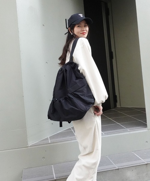 CORNERS(コーナーズ)の「ナイロンドロストナップサック(バックパック/リュック・レディース・グレイッシュベージュ/カーキ/アイボリー/ブラック・FREE)」の6枚目の写真