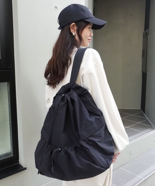 CORNERS(コーナーズ)の「ナイロンドロストナップサック(バックパック/リュック・レディース・グレイッシュベージュ/カーキ/アイボリー/ブラック・FREE)」の8枚目の写真