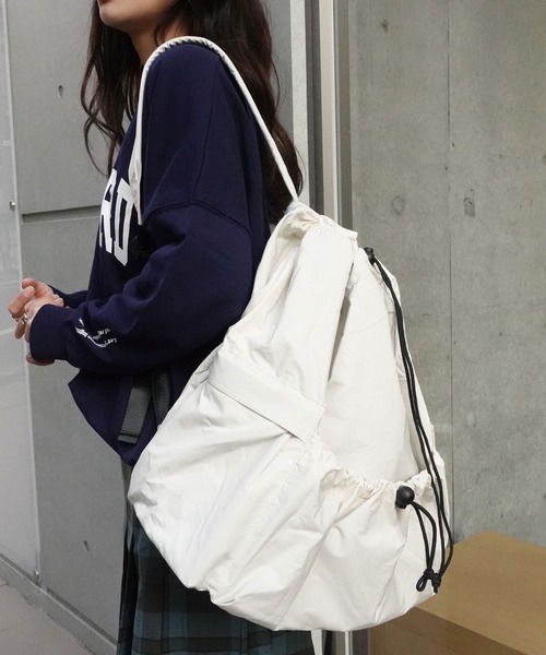 CORNERS(コーナーズ)の「ナイロンドロストナップサック(バックパック/リュック・レディース・グレイッシュベージュ/カーキ/アイボリー/ブラック・FREE)」の10枚目の写真