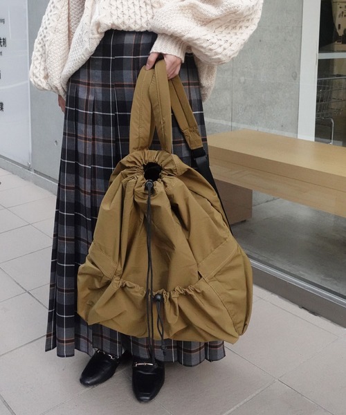 CORNERS(コーナーズ)の「ナイロンドロストナップサック(バックパック/リュック・レディース・グレイッシュベージュ/カーキ/アイボリー/ブラック・FREE)」の12枚目の写真