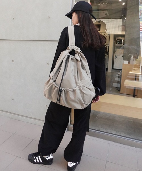 CORNERS(コーナーズ)の「ナイロンドロストナップサック(バックパック/リュック・レディース・グレイッシュベージュ/カーキ/アイボリー/ブラック・FREE)」の17枚目の写真