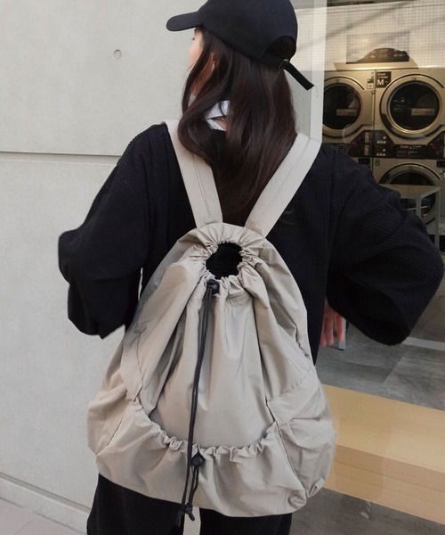 CORNERS(コーナーズ)の「ナイロンドロストナップサック(バックパック/リュック・レディース・グレイッシュベージュ/カーキ/アイボリー/ブラック・FREE)」の19枚目の写真