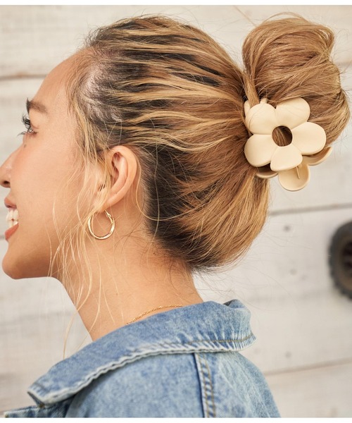 anap mimpi（アナップミンピ）の「フラワー ビッグ ヘアクリップ バンスクリップ（バレッタ/ヘアクリップ・レディース・オレンジ/ラベンダー/ベージュ/ライトブルー/ターコイズブルー・FREE）」の2枚目の写真